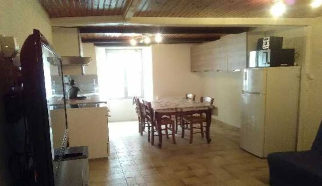 BETWEEN CITY AND LAKE CLOSE TO ALL CONVENIENCES