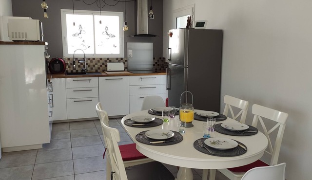 BETWEEN FIELD AND SEA, COMFORTABLE GITE