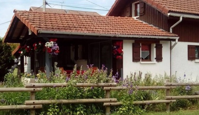 Between lake and mountain