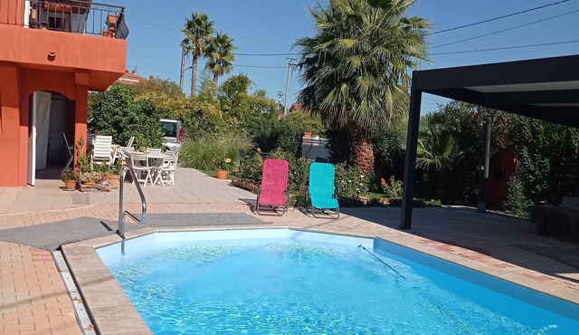 Between hill and sea - swimming pool, nature and warm welcome