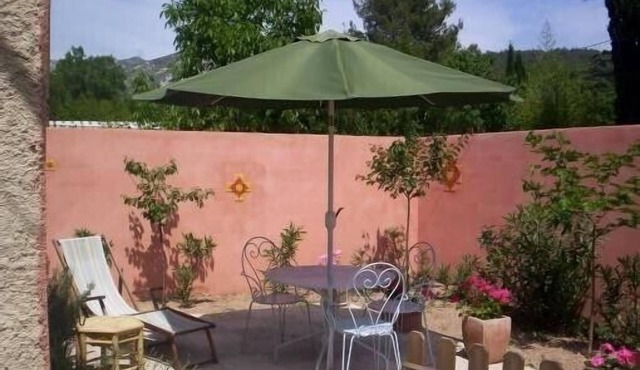 Between hills and sea, in PROVENCE small independent LOFT, quiet, luxurious comfort