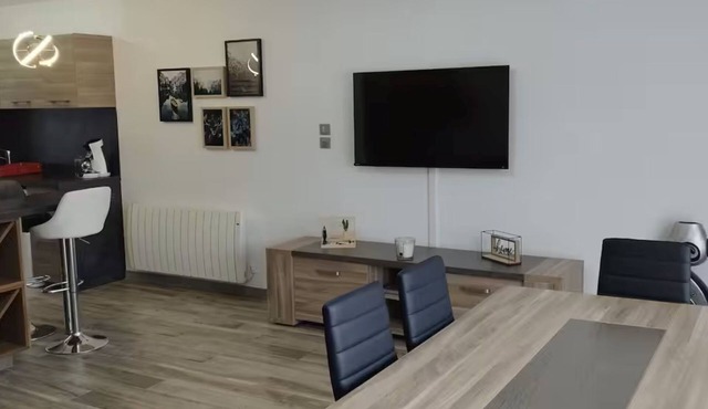 Between lake and mountains, L'ange des Cimes welcomes you to Savines-le-Lac