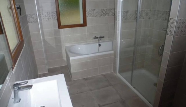 Between Lake and Mountain