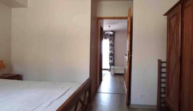 Between lakes and mountains