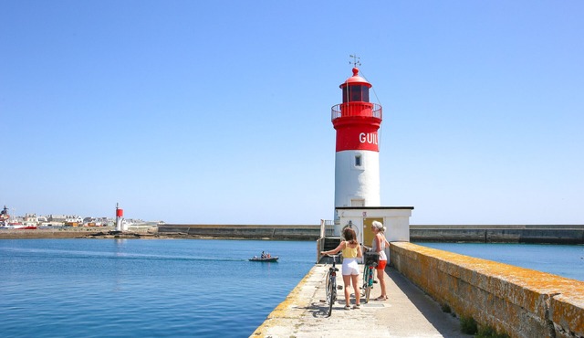 Between land and sea, family house for 6 people