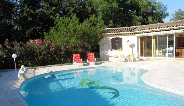 Between Monaco and Cannes 2-room villa with private pool in a quiet area