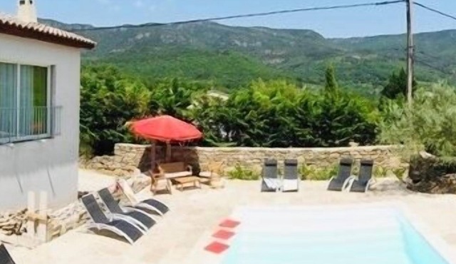 Between nature and vineyards in a charming village on the southern Larzac.