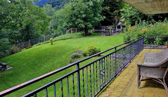 Between Nature and Tradition (Eco della Valle 1)