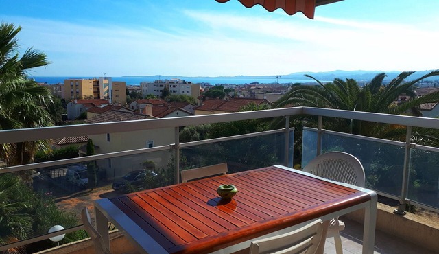 Between Nice and Cannes, panoramic sea view, swimming pool