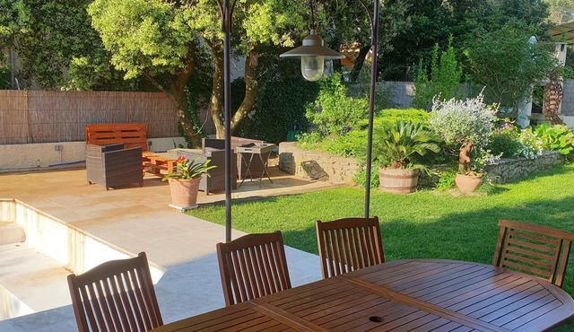 Between Nimes and Uzes, nice villa with pool in quiet surroundings