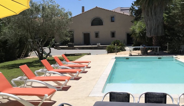 Between Perpignan and the beaches: Large house, Swimming pool and Garden (10/12personnes)