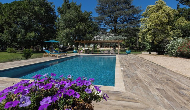 Between Provence, Garrigue and Camargue, family house with swimming pool