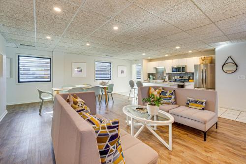 Between Restaurant and Brewery! Chic Perrysburg Apt