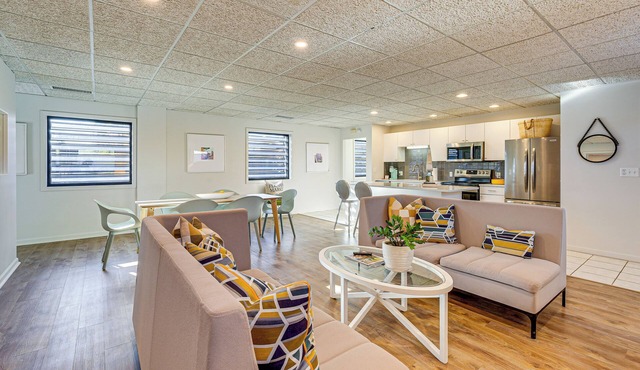 Between Restaurant & Brewery! Chic Perrysburg Apt