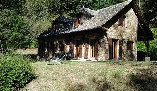 Between Rodez & Albi detached house isolated and quiet up to 11 beds