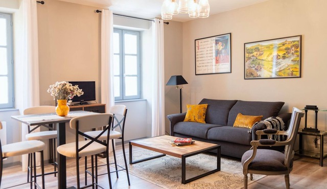 Between Sarlat and Rocamadour, in Gourdon, apartment T2