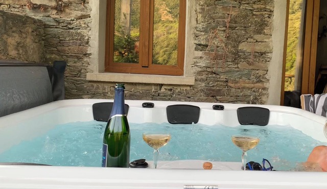 Between sea and mountains, an atypical place with jacuzzi for an ideal vacation