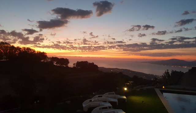 Between sea and mountains