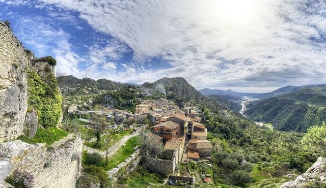 BETWEEN SKY AND EARTH, Gilette near Nice