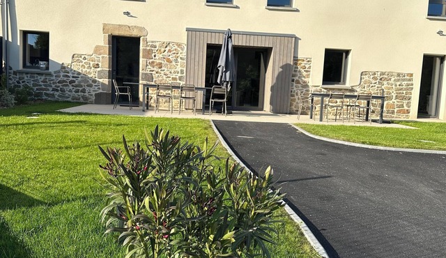 Between St Malo and Rennes, large 12-bed house Chez Yvonne