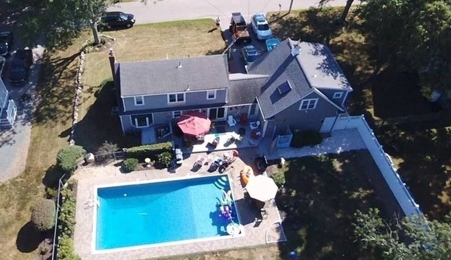 "Between the Cliffs" Beach Getaway -