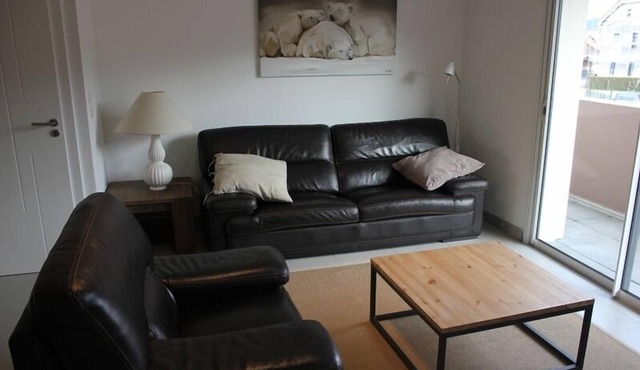 Between the lake and town center, 75 m², enclosed parking, terrace, elevator, WIFI