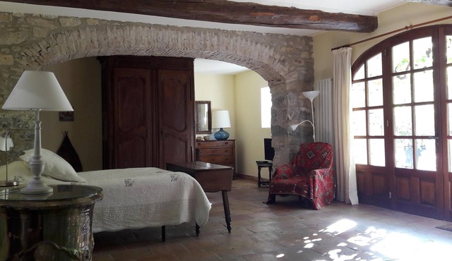 Between the mountains and the seaside, absolute calm near Uzès and Nîmes