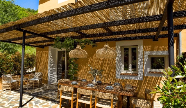 Between the mountains and the sea, a profound and eco-chic nature experience in