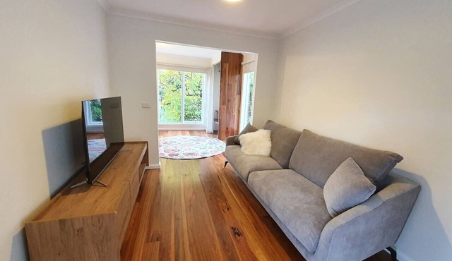 Between the Yarra Valley, City, wineries. Pets