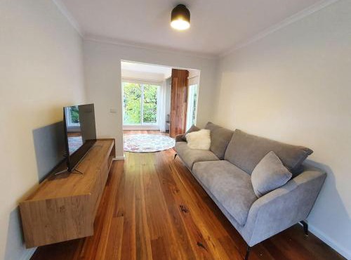 Between the Yarra Valley, City, wineries. Pets