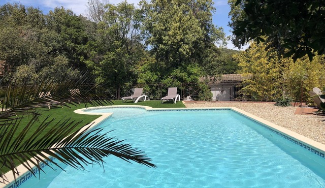 Between Uzès and Pont du Gard, a haven of peace with swimming pool