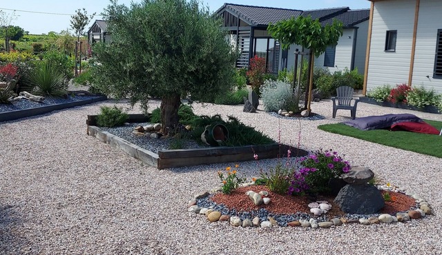 "BETWEEN VINEYARDS AND THAU OYSTER BEDS"