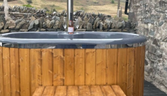 Beudy Bach is a small cottage at the foot of Moel Hebog.