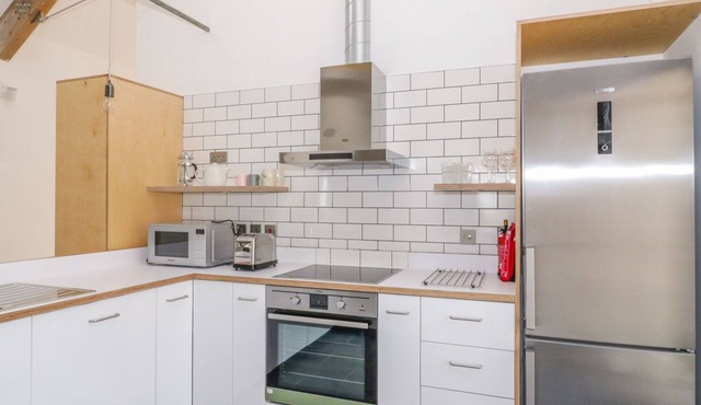 BEUDY BODEILIO, family friendly, with open fire in Llangefni