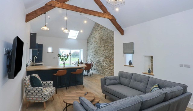 BEUDY TANRALLT, family friendly, with a garden in Llanfachraeth