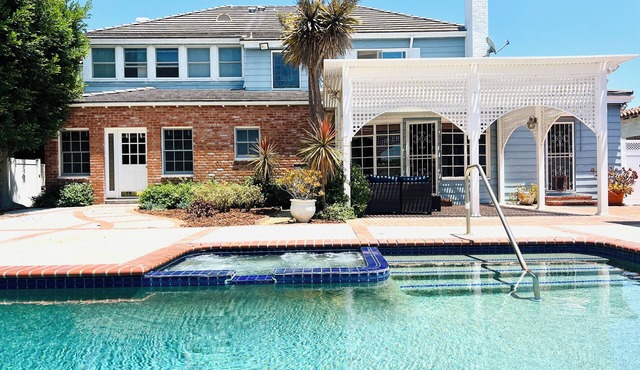 Beverly Hills Dream Home, Stunning Views! 5BR with Pool, Spa and Game Room!
