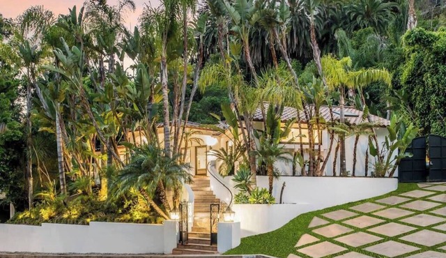 Beverly Hills Lux Retreat: Elegance Meets Serenity