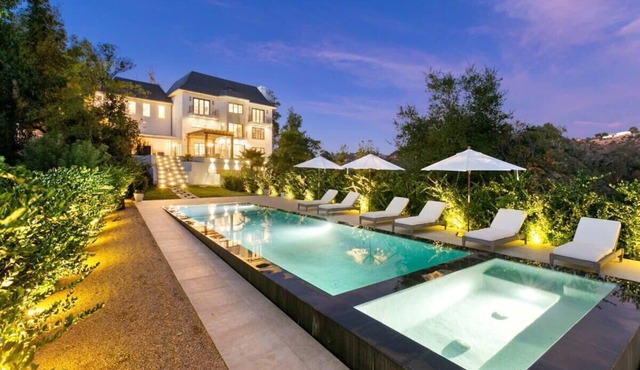 Beverly Hills Maison by Stay Awhile Villas