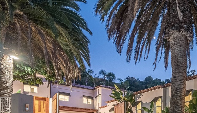 Beverly Hills Mediterranean Estate 90210 10 Beds 9.5 Bathrooms. 7 ensuite.