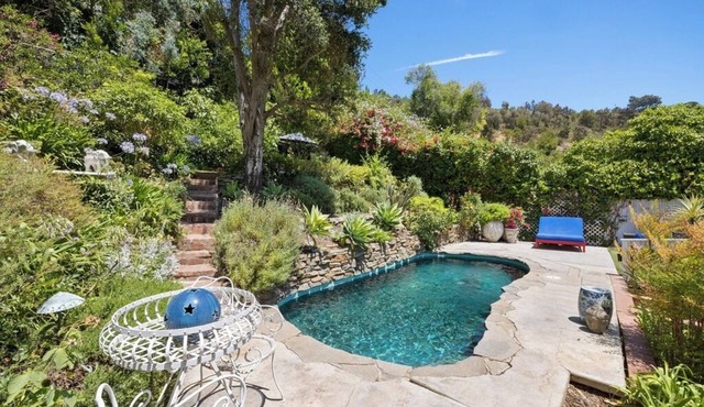 Beverly Hills Oasis w/Saltwater Pool & Fireplace
