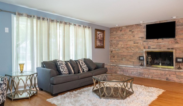 Beverly Place - 4BR/4BA Luxury!