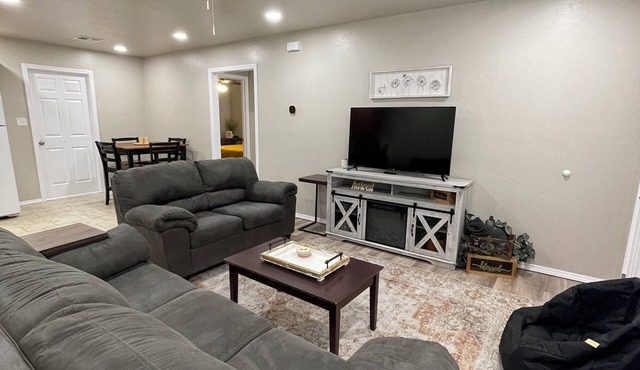 Bewitching and Clean- 2 Bedroom Duplex