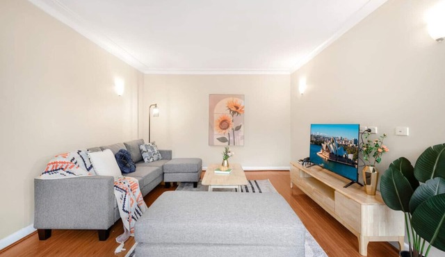 Bexley 5Br/12ppl/train/shopping/pool/parking