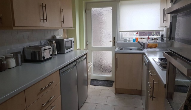 BHX/NEC/JLR/BIRMINGHAM 4 Bedroom 8 Persons House Off Road Parking for 3-4 Cars