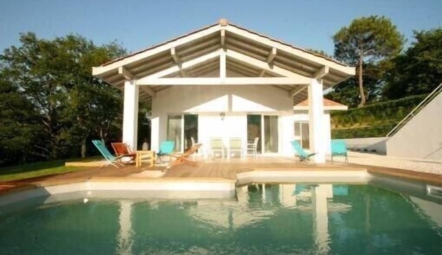 BiarritzArcangues villa quiet design 170 m 2 greenery heated pool, 8 per