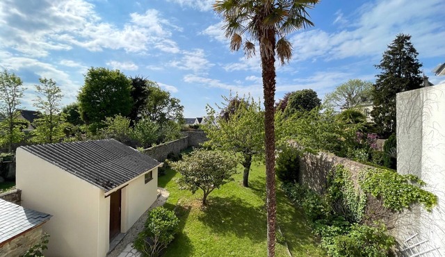 Bicentennial house with garden, 800 m from the port and close to the Gulf beaches!