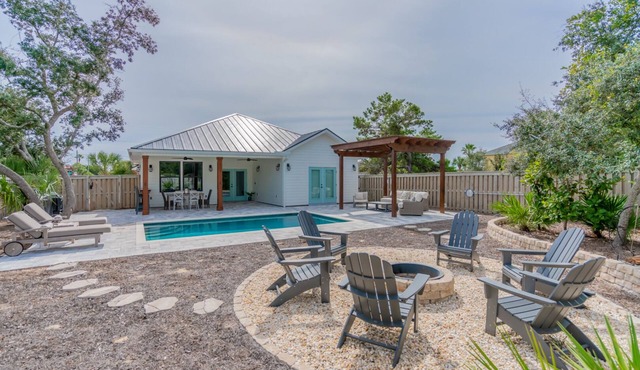 Bid A Wee Bungalow| Outdoor living| Private heatable Pool & 2 blocks to private beach| EV Charging