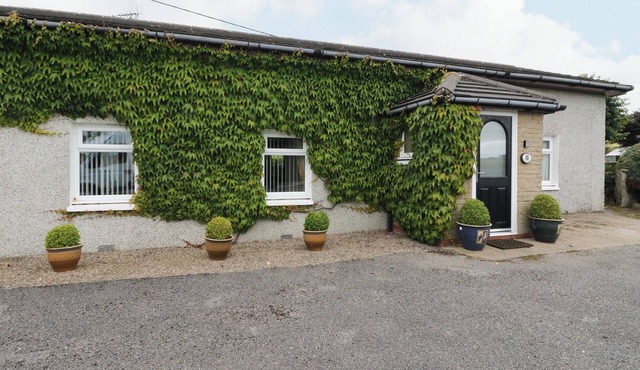 BIDE-A-WHILE, pet friendly, country holiday cottage in Aberchirder