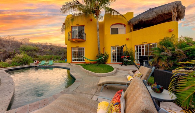 Bienvenido a Casa Juanita! Your Personal Secluded Private Resort Awaits You!