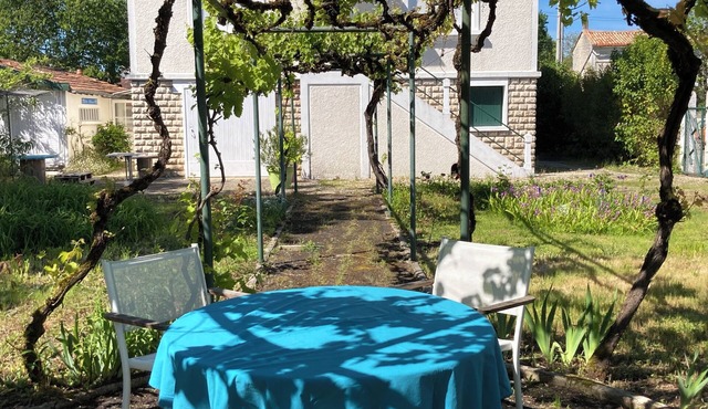 Bienvenue à Angoulême Dans Cette Agréable Maison de 120m2 Entourée dun Jardin